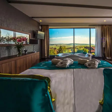 Castellum Hotel Holloko